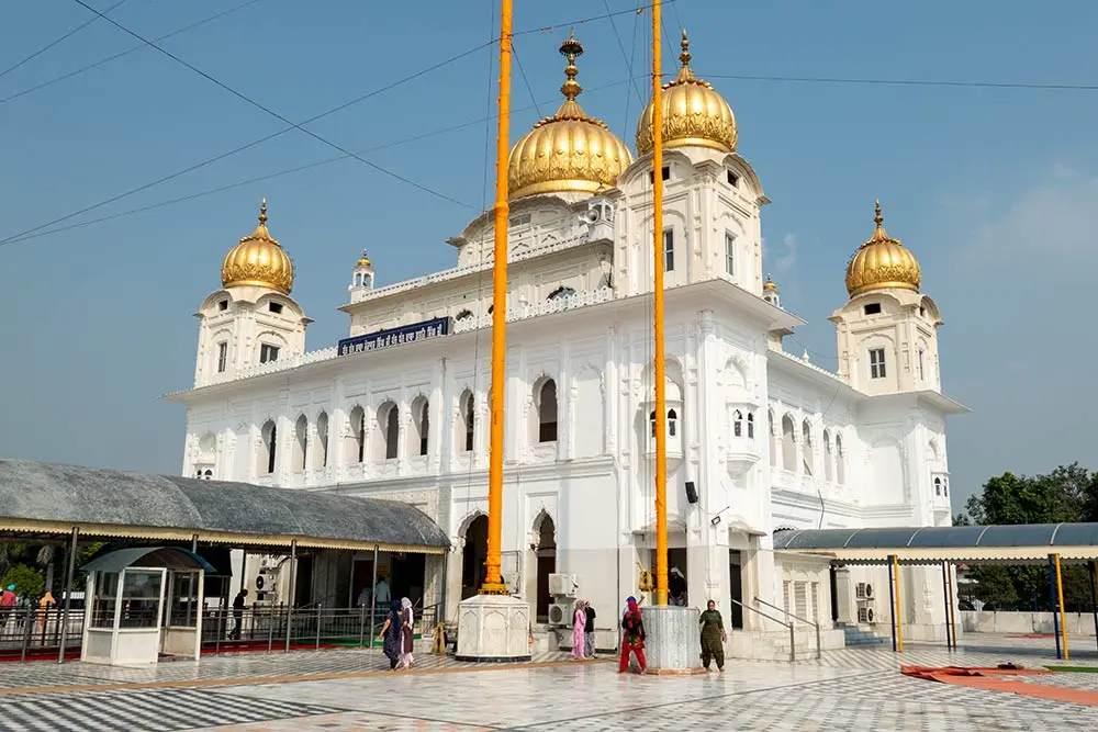 Gurudwara Fatehgarh Sahib | Rental Tempo Travellers 