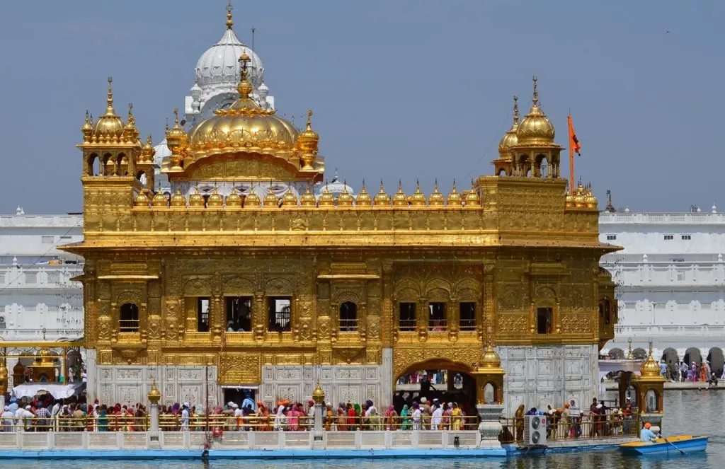 Famous Golden Temple | Rental Tempo Travellers 