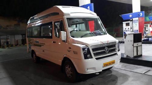 9 seater luxury tempo traveller