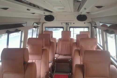 11 seater 1x1 tempo interior