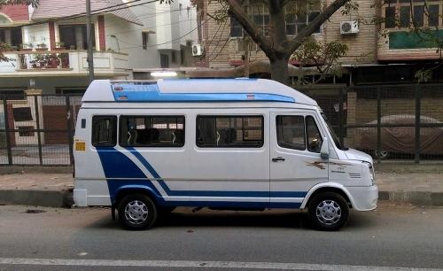 7 seater tempo traveller in delhi